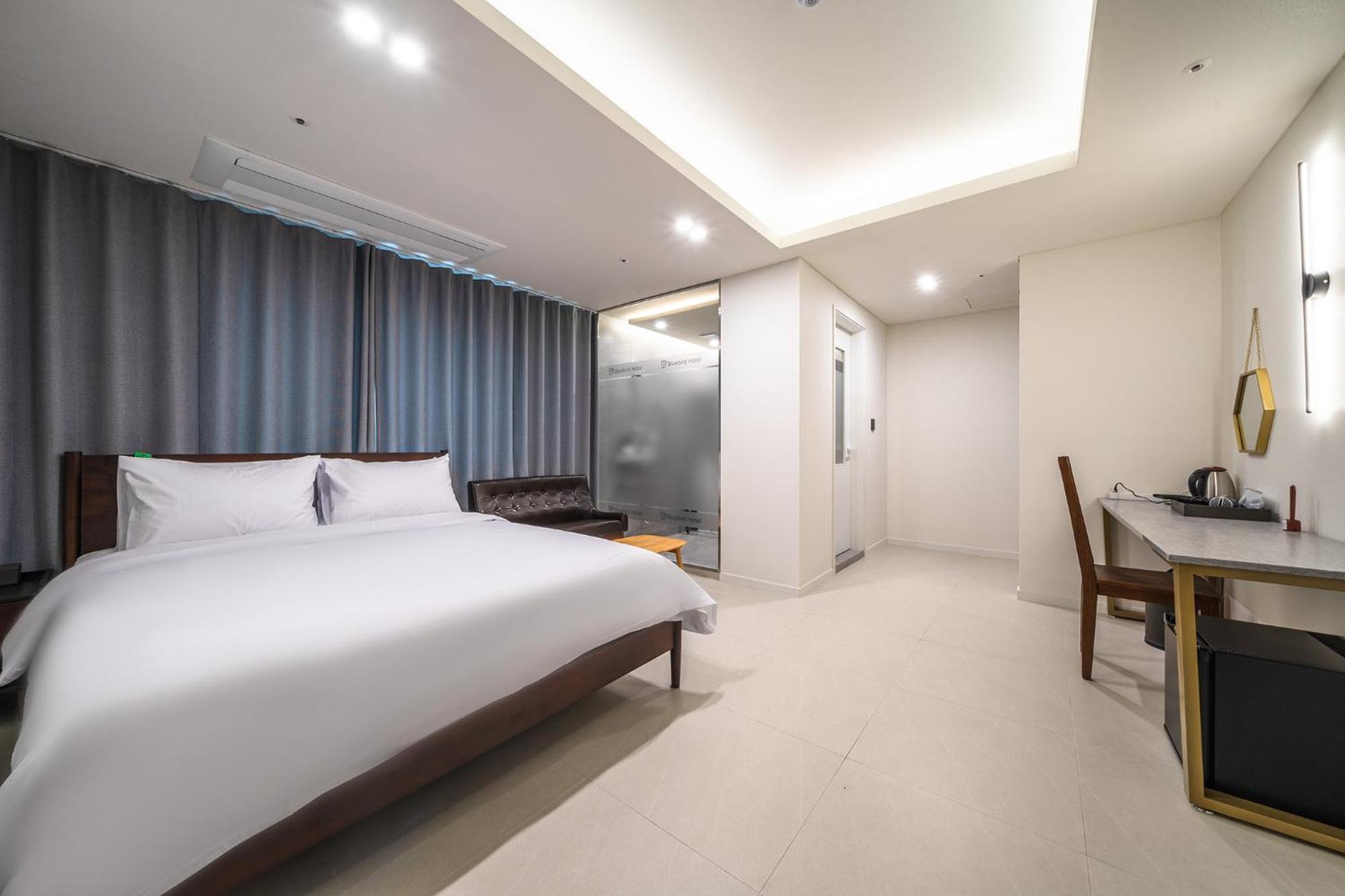 Bluebird Hotel Inczhon Zewnętrze zdjęcie