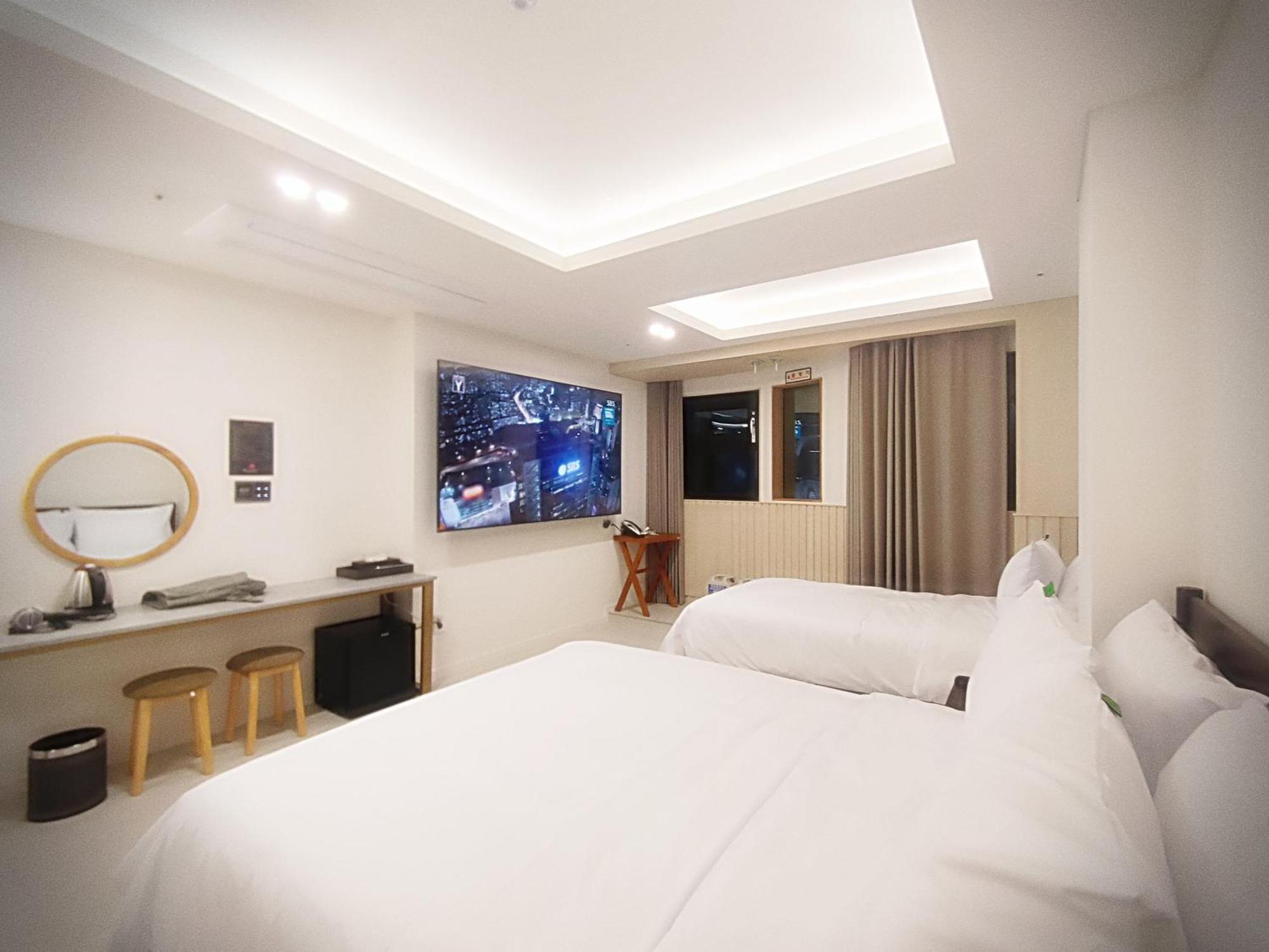 Bluebird Hotel Inczhon Zewnętrze zdjęcie