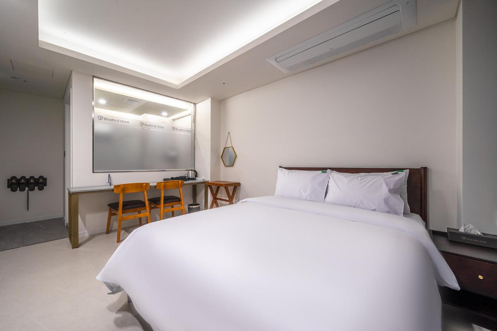 Bluebird Hotel Inczhon Zewnętrze zdjęcie
